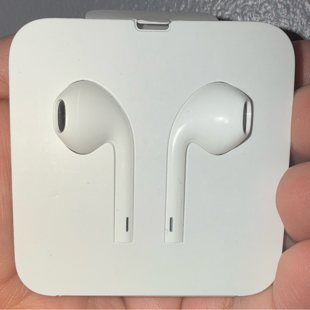 Apple White Earbud Headphones